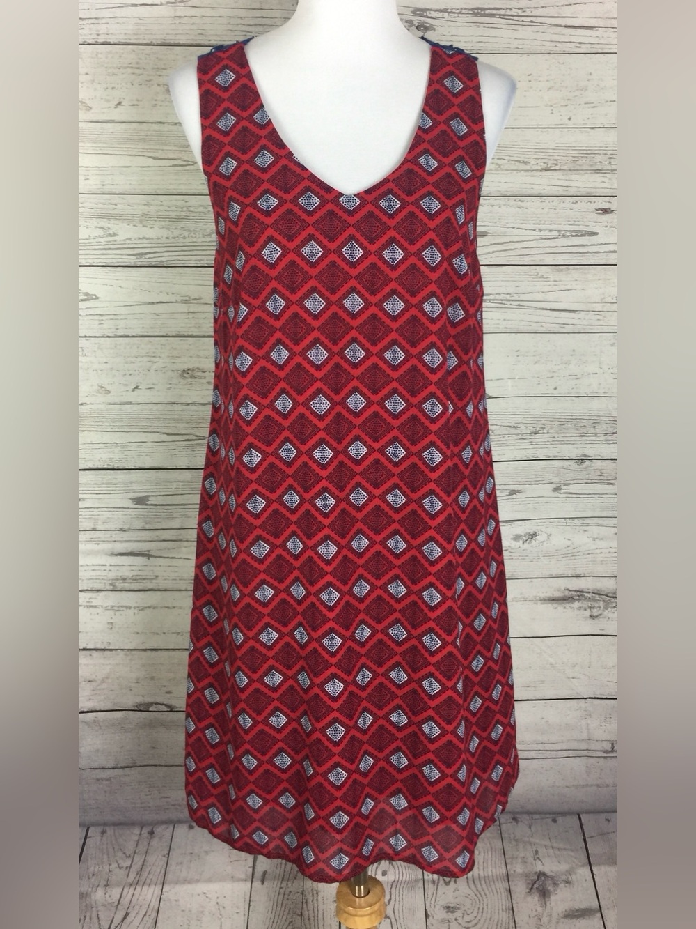 Luxology Dress Women’s Red Blue V-Neck Sleeveless Lace Back Shift Dress Size M